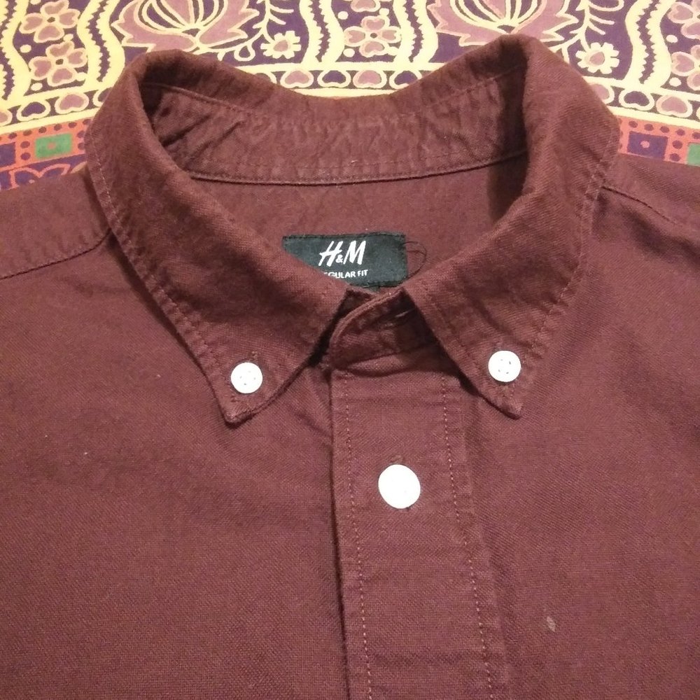 H&M long sleeve button down shirt burgundy size M